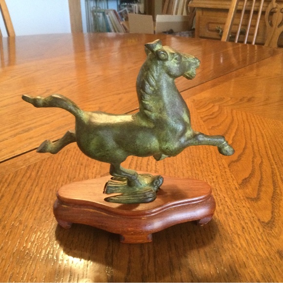Vintage Flying Horse of Gansu Bronze Figurine - Picture 2 of 3